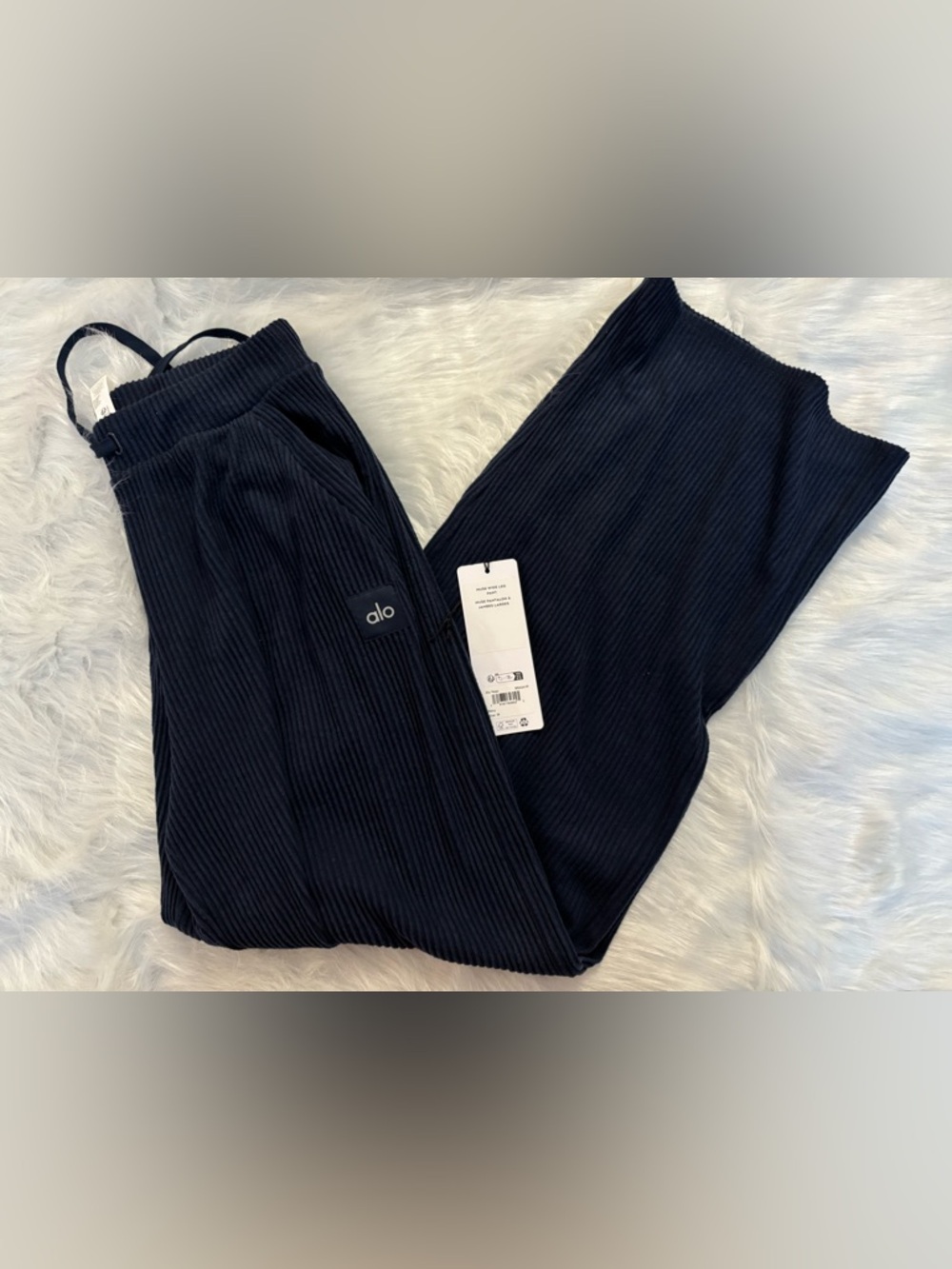 Alo Muse Wide Leg Pants Navy Size Medium NWT - Picture 2 of 4